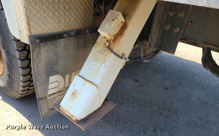 image for item NB9936 2010 International DuraStar 4400 bucket truck