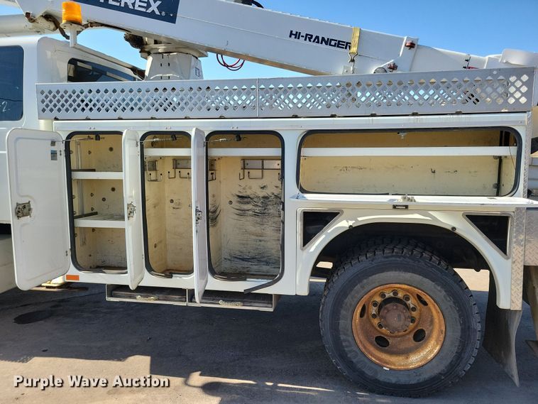 image for item NB9936 2010 International DuraStar 4400 bucket truck