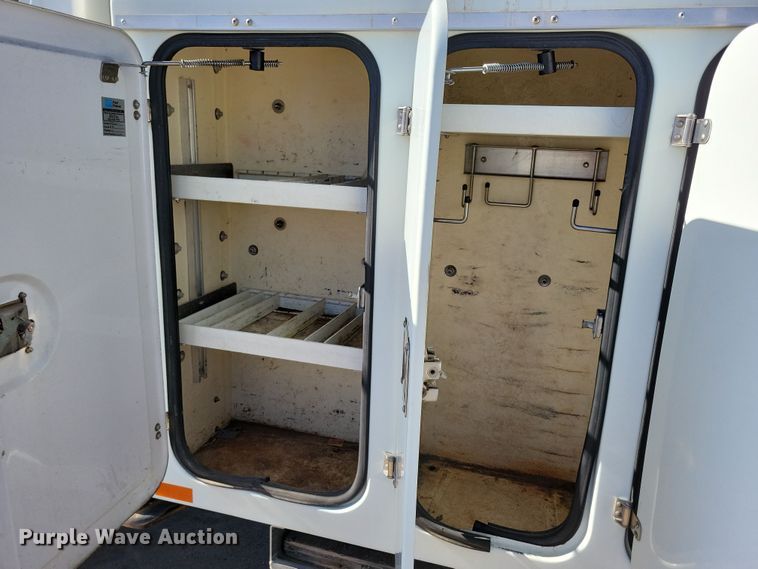 image for item NB9936 2010 International DuraStar 4400 bucket truck