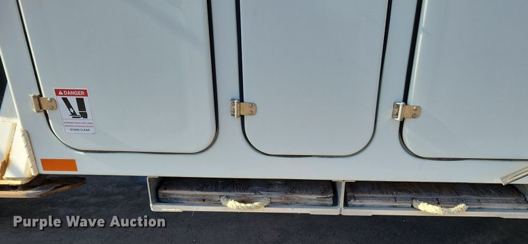 image for item NB9936 2010 International DuraStar 4400 bucket truck