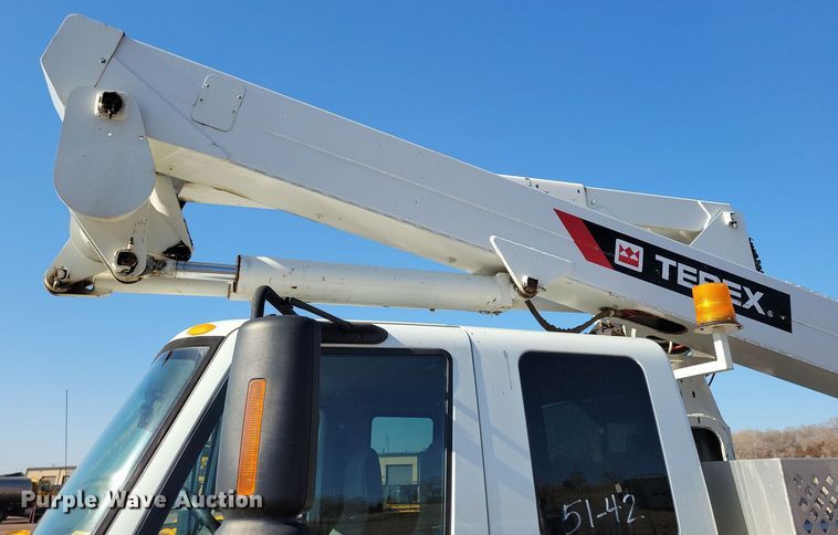 image for item NB9936 2010 International DuraStar 4400 bucket truck