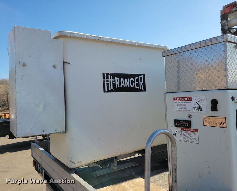 image for item NB9936 2010 International DuraStar 4400 bucket truck