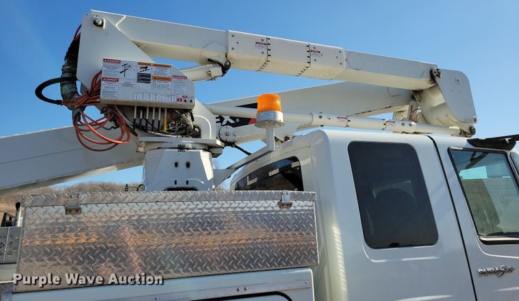 image for item NB9936 2010 International DuraStar 4400 bucket truck