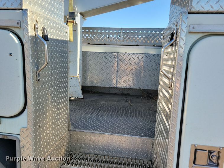 image for item NB9936 2010 International DuraStar 4400 bucket truck