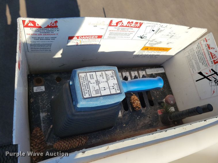 image for item NB9936 2010 International DuraStar 4400 bucket truck