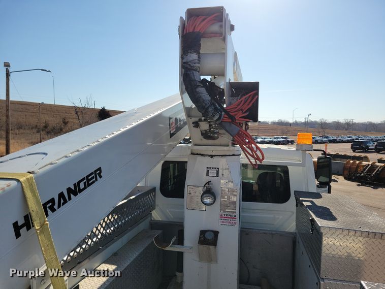 image for item NB9936 2010 International DuraStar 4400 bucket truck