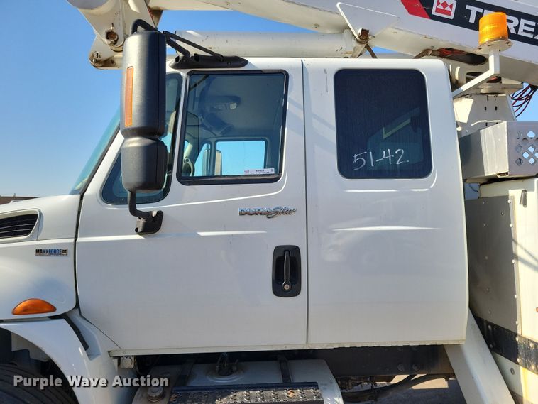 image for item NB9936 2010 International DuraStar 4400 bucket truck