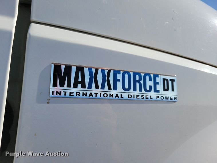 image for item NB9936 2010 International DuraStar 4400 bucket truck