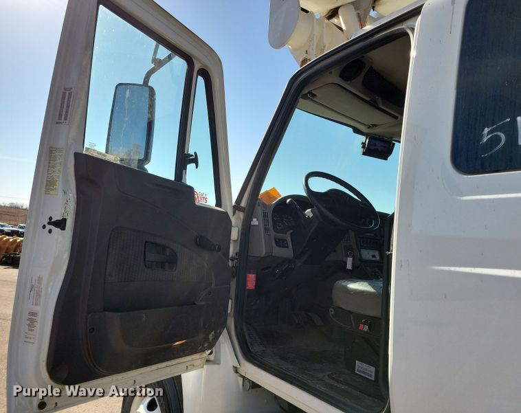 image for item NB9936 2010 International DuraStar 4400 bucket truck