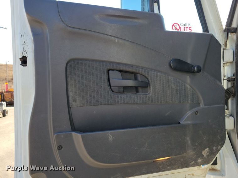 image for item NB9936 2010 International DuraStar 4400 bucket truck