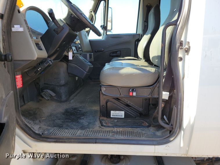 image for item NB9936 2010 International DuraStar 4400 bucket truck