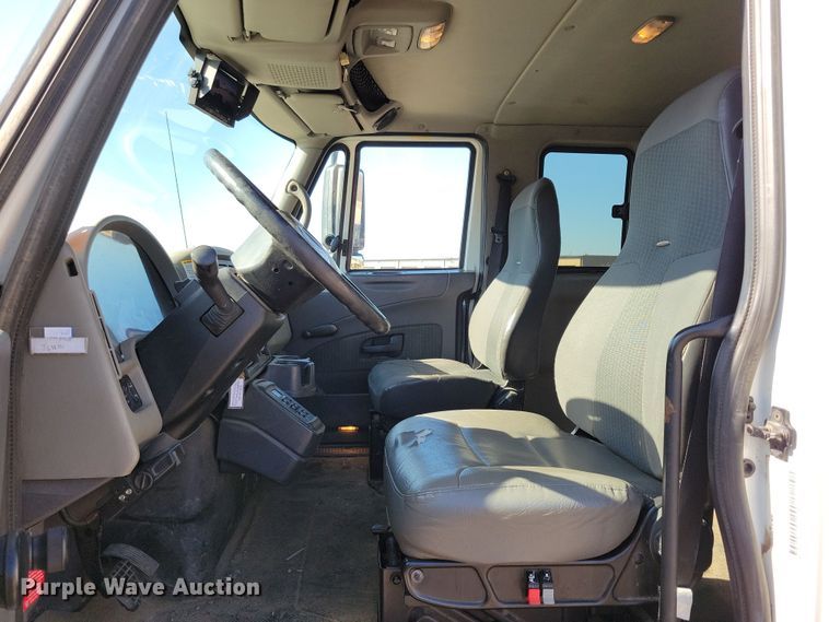 image for item NB9936 2010 International DuraStar 4400 bucket truck