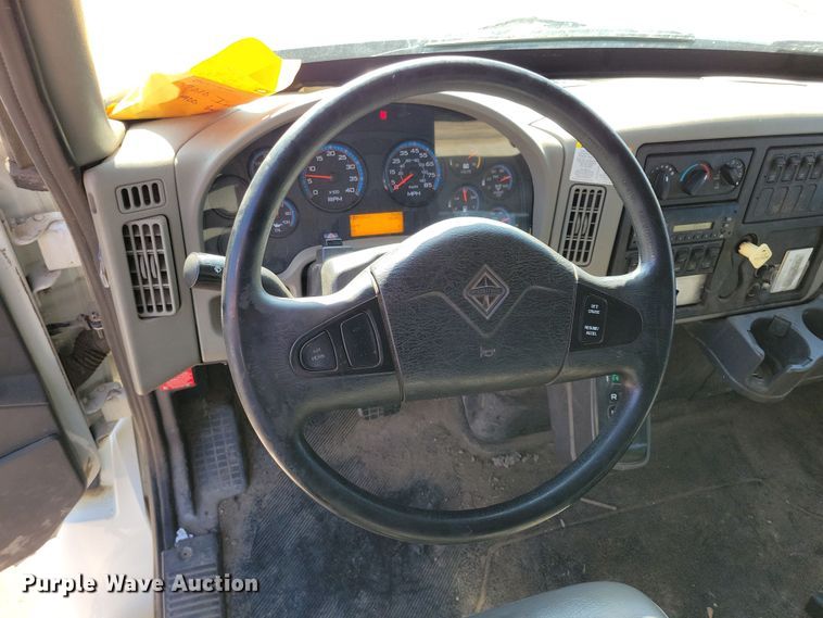 image for item NB9936 2010 International DuraStar 4400 bucket truck