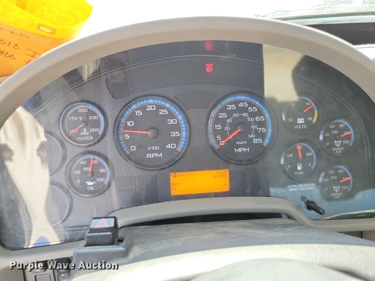 image for item NB9936 2010 International DuraStar 4400 bucket truck