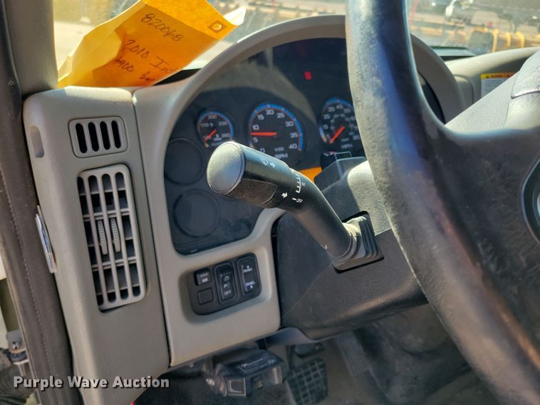 image for item NB9936 2010 International DuraStar 4400 bucket truck