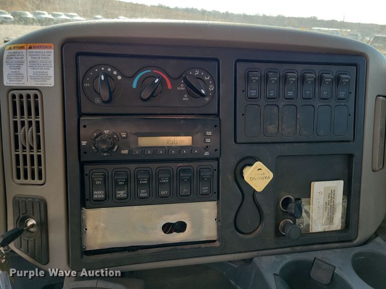 image for item NB9936 2010 International DuraStar 4400 bucket truck