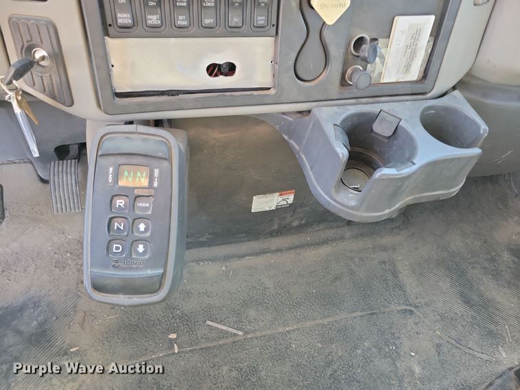 image for item NB9936 2010 International DuraStar 4400 bucket truck