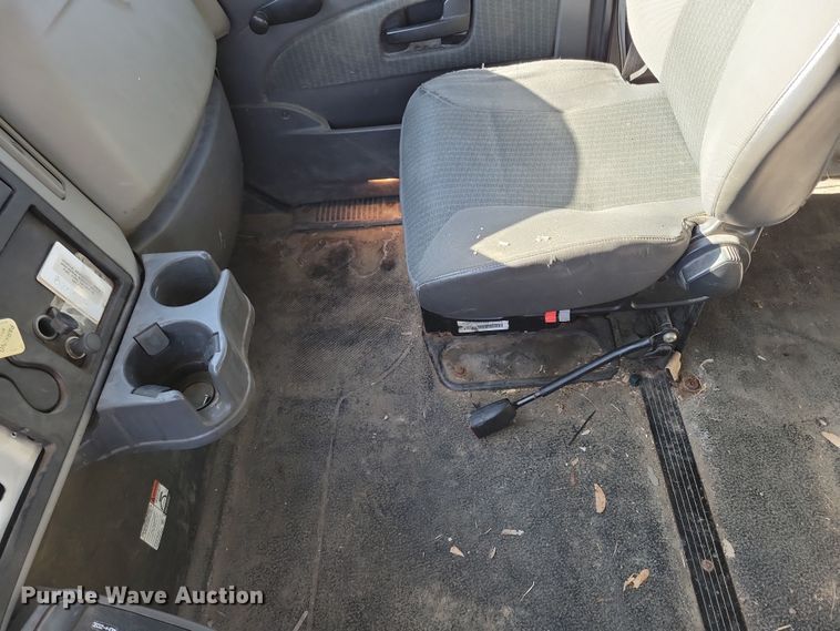 image for item NB9936 2010 International DuraStar 4400 bucket truck