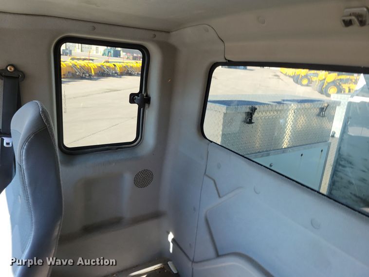 image for item NB9936 2010 International DuraStar 4400 bucket truck