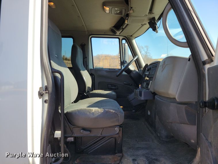 image for item NB9936 2010 International DuraStar 4400 bucket truck