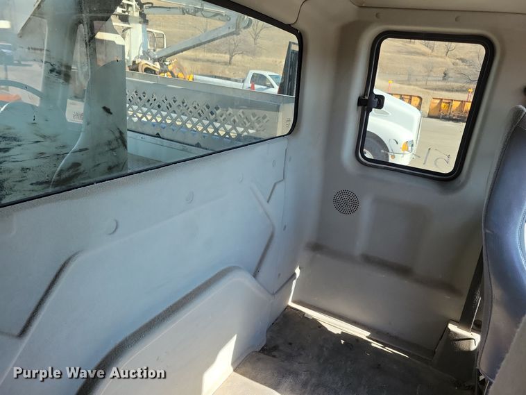 image for item NB9936 2010 International DuraStar 4400 bucket truck