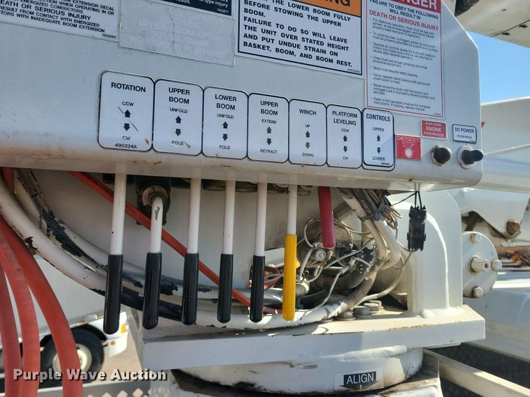 image for item NB9936 2010 International DuraStar 4400 bucket truck