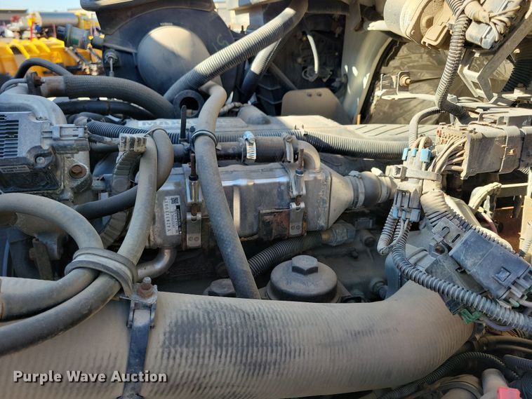 image for item NB9936 2010 International DuraStar 4400 bucket truck