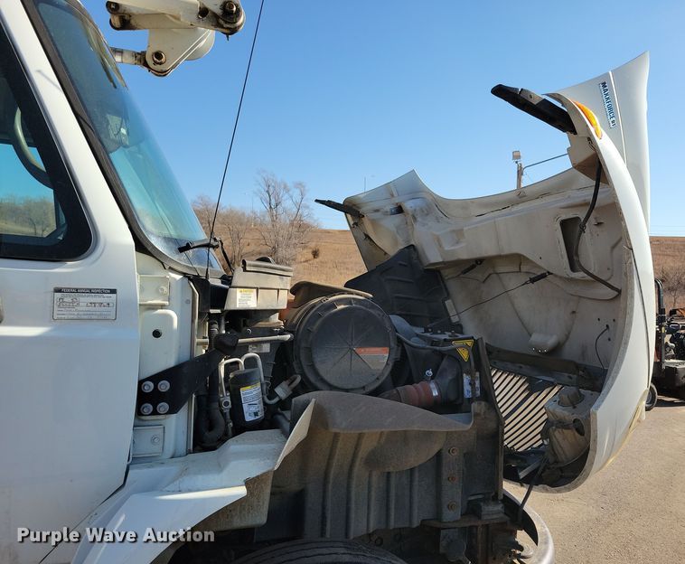 image for item NB9936 2010 International DuraStar 4400 bucket truck