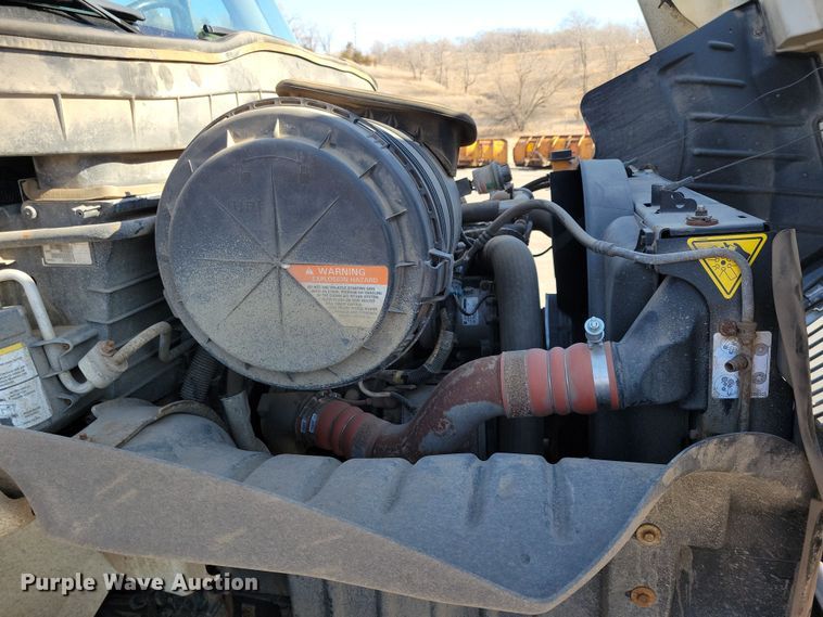 image for item NB9936 2010 International DuraStar 4400 bucket truck