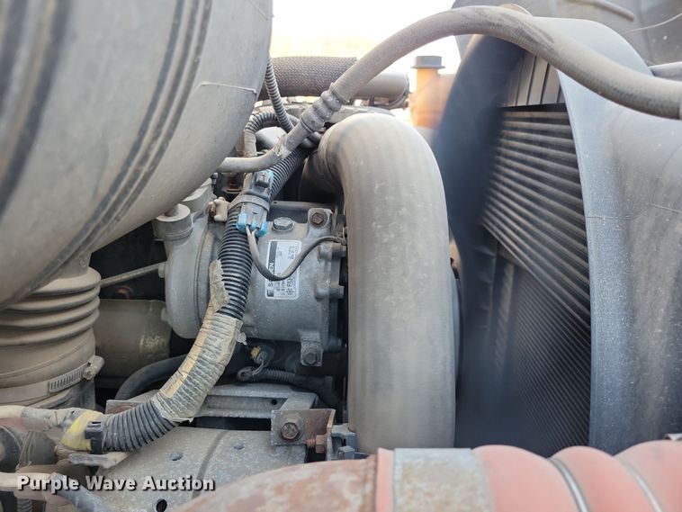 image for item NB9936 2010 International DuraStar 4400 bucket truck