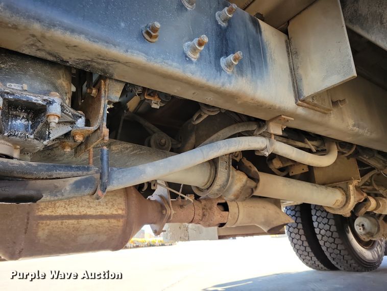 image for item NB9936 2010 International DuraStar 4400 bucket truck