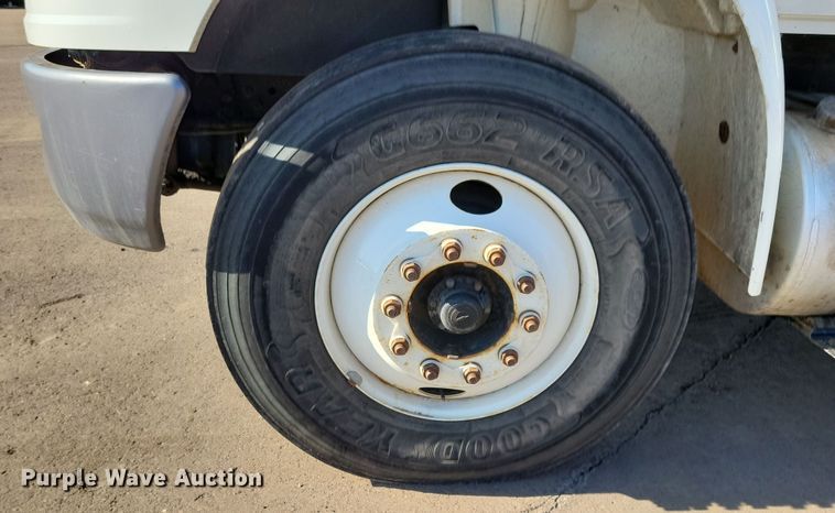 image for item NB9936 2010 International DuraStar 4400 bucket truck