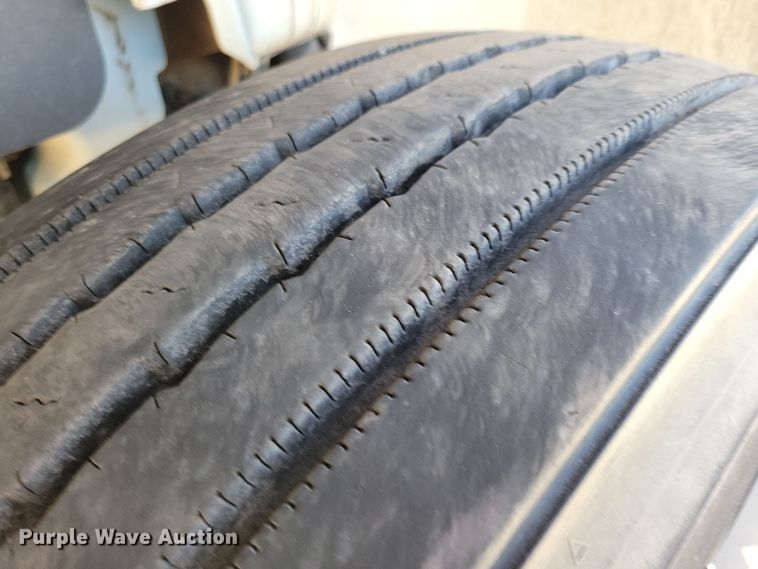 image for item NB9936 2010 International DuraStar 4400 bucket truck