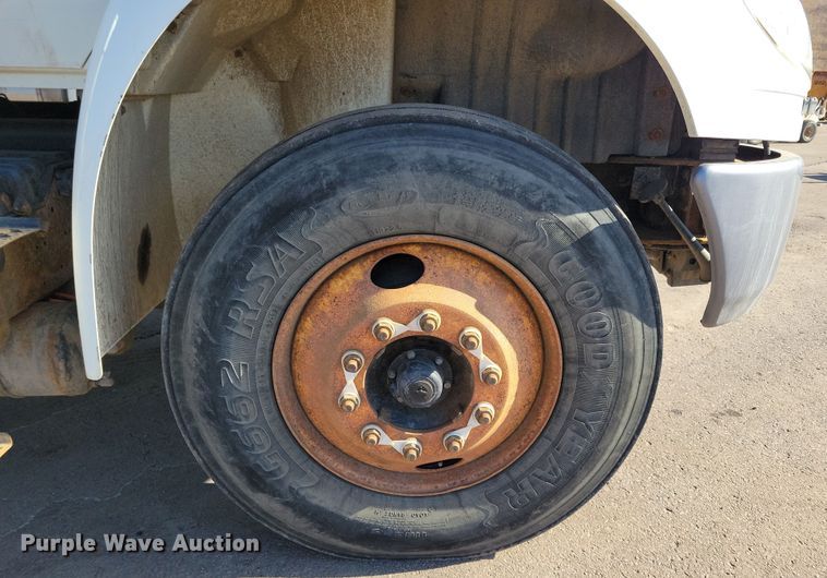 image for item NB9936 2010 International DuraStar 4400 bucket truck