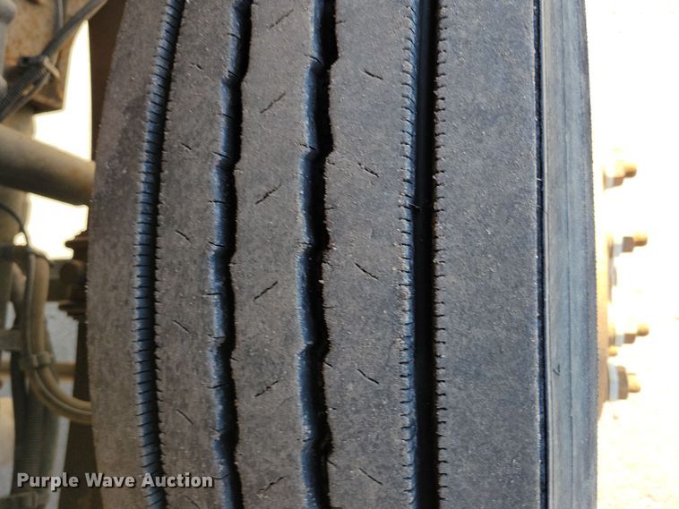 image for item NB9936 2010 International DuraStar 4400 bucket truck