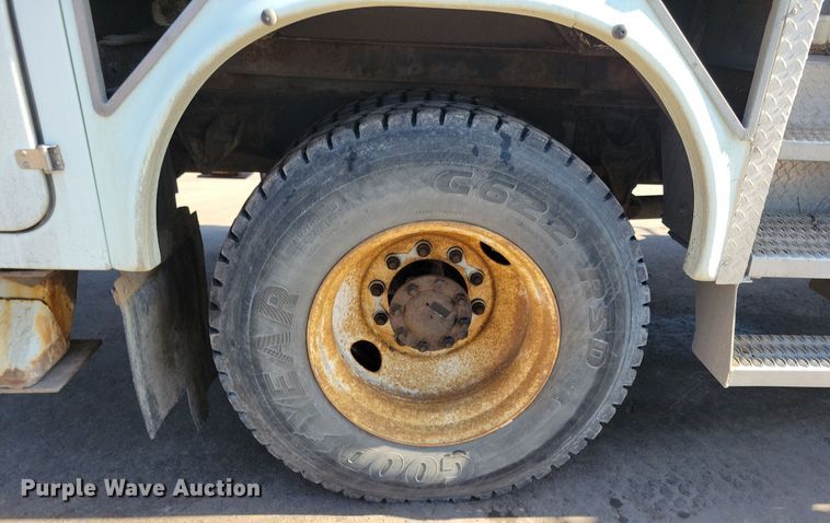 image for item NB9936 2010 International DuraStar 4400 bucket truck