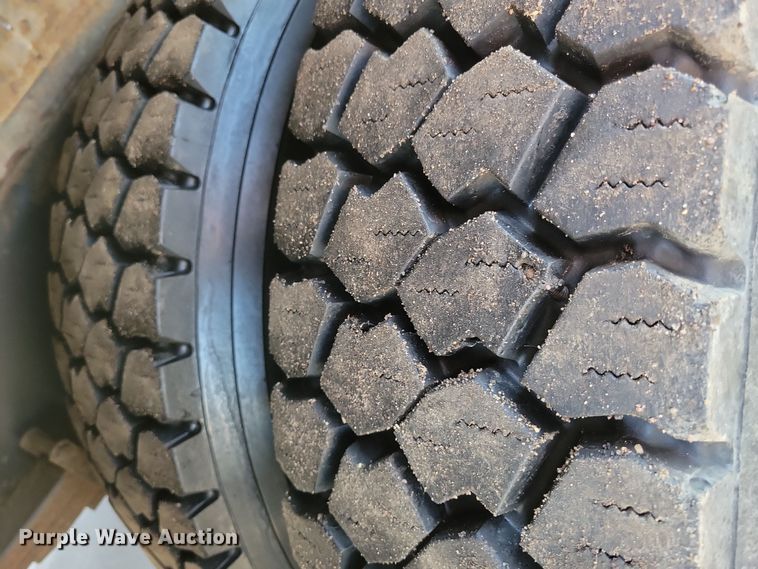 image for item NB9936 2010 International DuraStar 4400 bucket truck