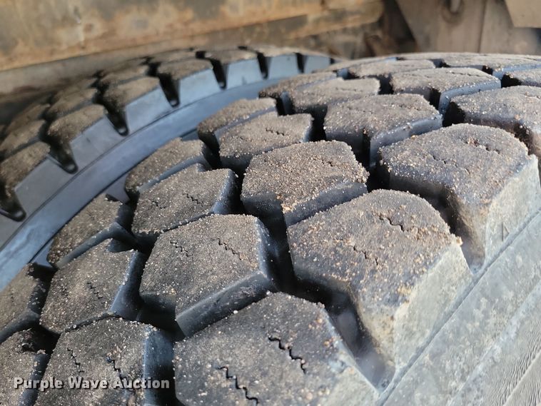 image for item NB9936 2010 International DuraStar 4400 bucket truck