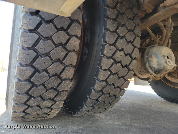 image for item NB9936 2010 International DuraStar 4400 bucket truck