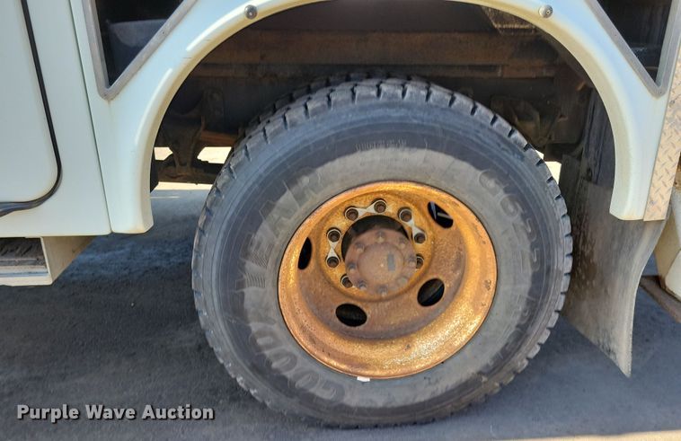 image for item NB9936 2010 International DuraStar 4400 bucket truck