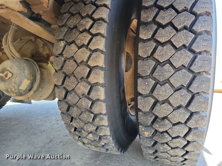 image for item NB9936 2010 International DuraStar 4400 bucket truck