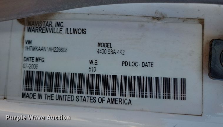 image for item NB9936 2010 International DuraStar 4400 bucket truck