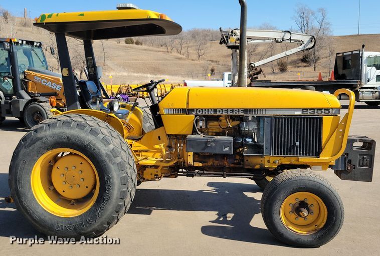 image for item NB9938 1988 John Deere  2355 tractor