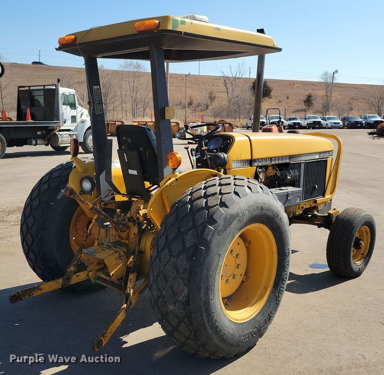 image for item NB9938 1988 John Deere  2355 tractor