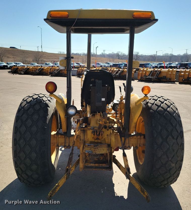 image for item NB9938 1988 John Deere  2355 tractor