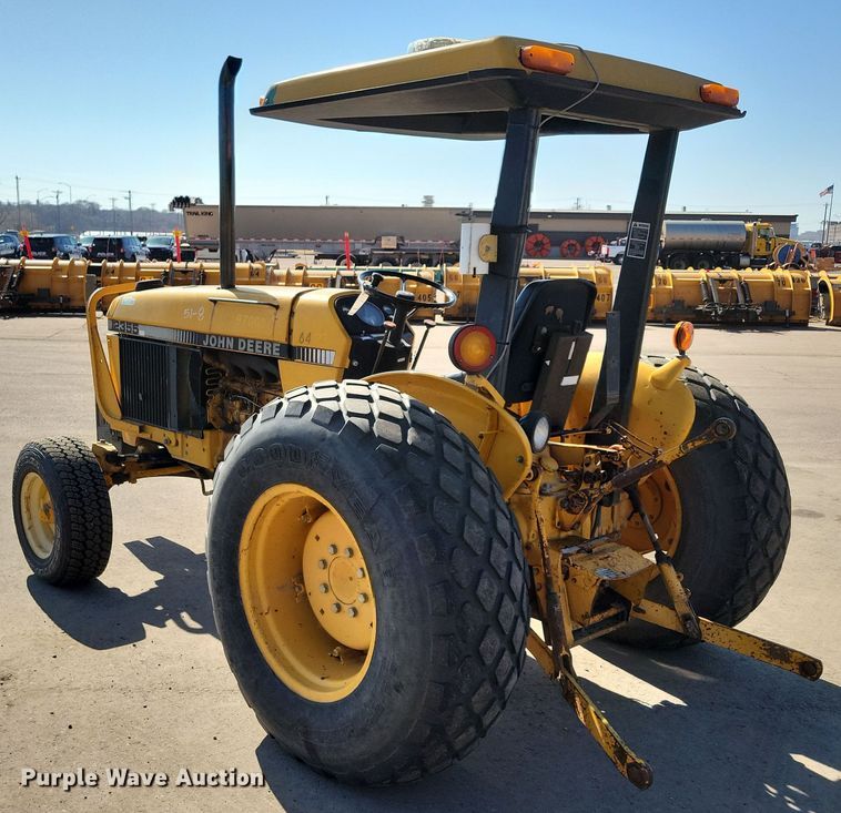 image for item NB9938 1988 John Deere  2355 tractor