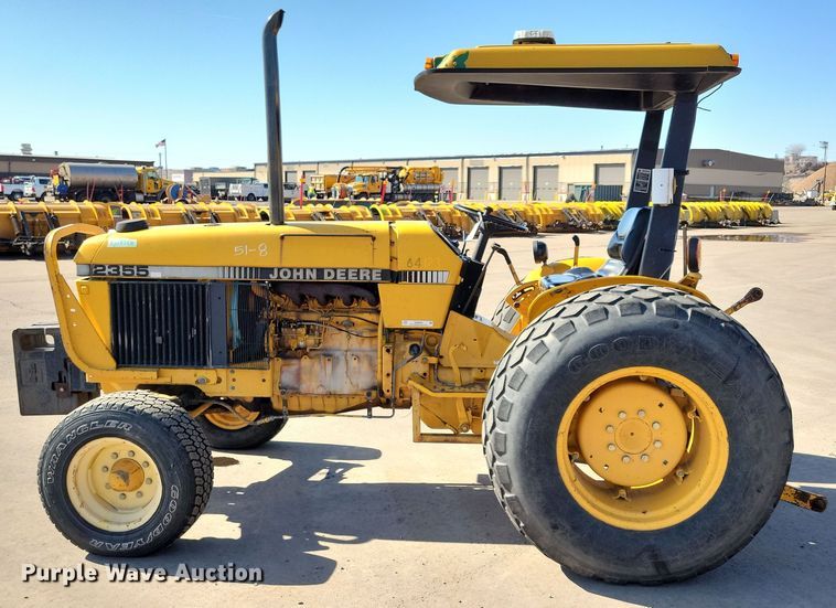 image for item NB9938 1988 John Deere  2355 tractor
