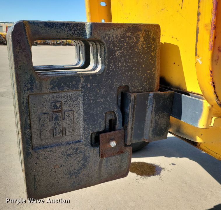 image for item NB9938 1988 John Deere  2355 tractor