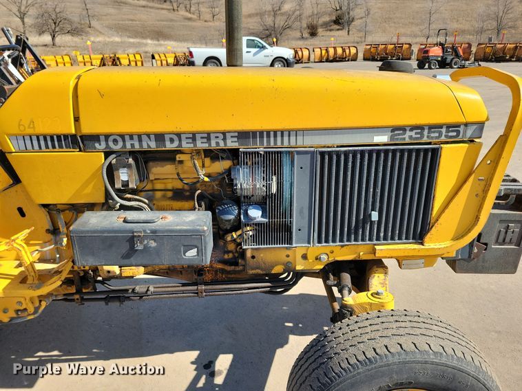 image for item NB9938 1988 John Deere  2355 tractor