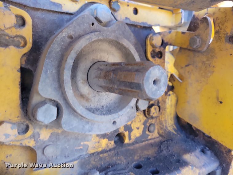 image for item NB9938 1988 John Deere  2355 tractor